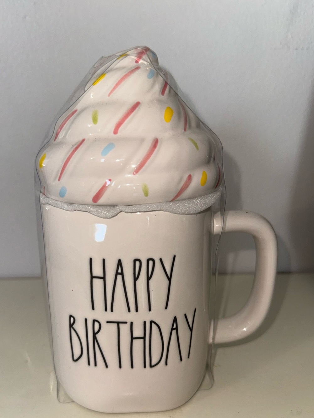 BNWT, Rae Dunn, happy birthday mug with topper